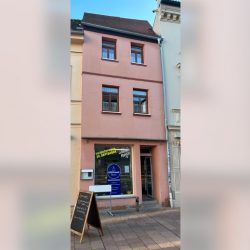 Geschäftshaus mit Wohnung im Zentrum von Köthen
